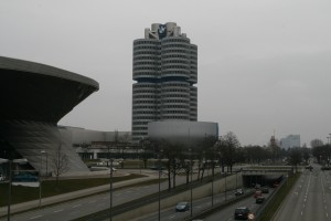Siège social de BMW (immeuble administratif) et musée - BMW Turm und Museum