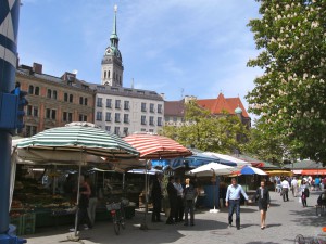 Marché aux victuailles en plein centre ville - Viktualienmarkt